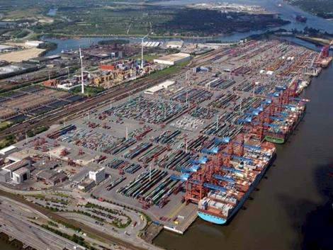 EUROGATE-Container-Terminal-Hamburg-small